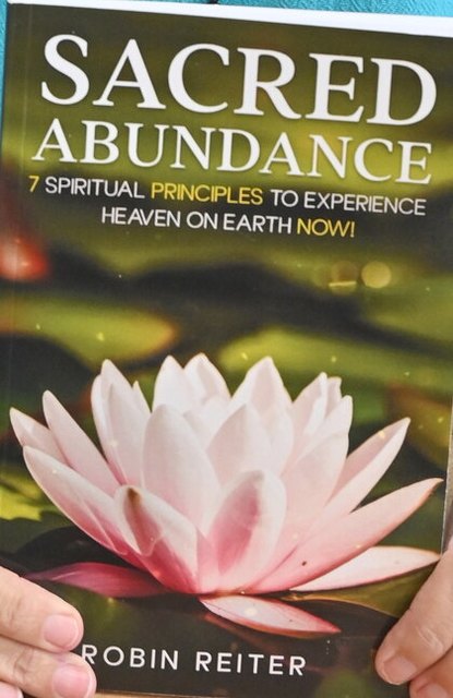 Cover of Sacred Abundance: 7 Spiritual Principles to Experience Heaven on Earth Now! by Robin Reiter